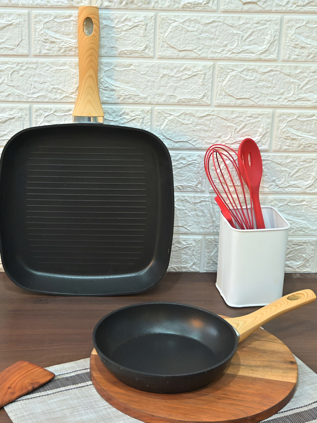 Femora Black & Brown Aluminium Dishwasher Safe Cookware Set of