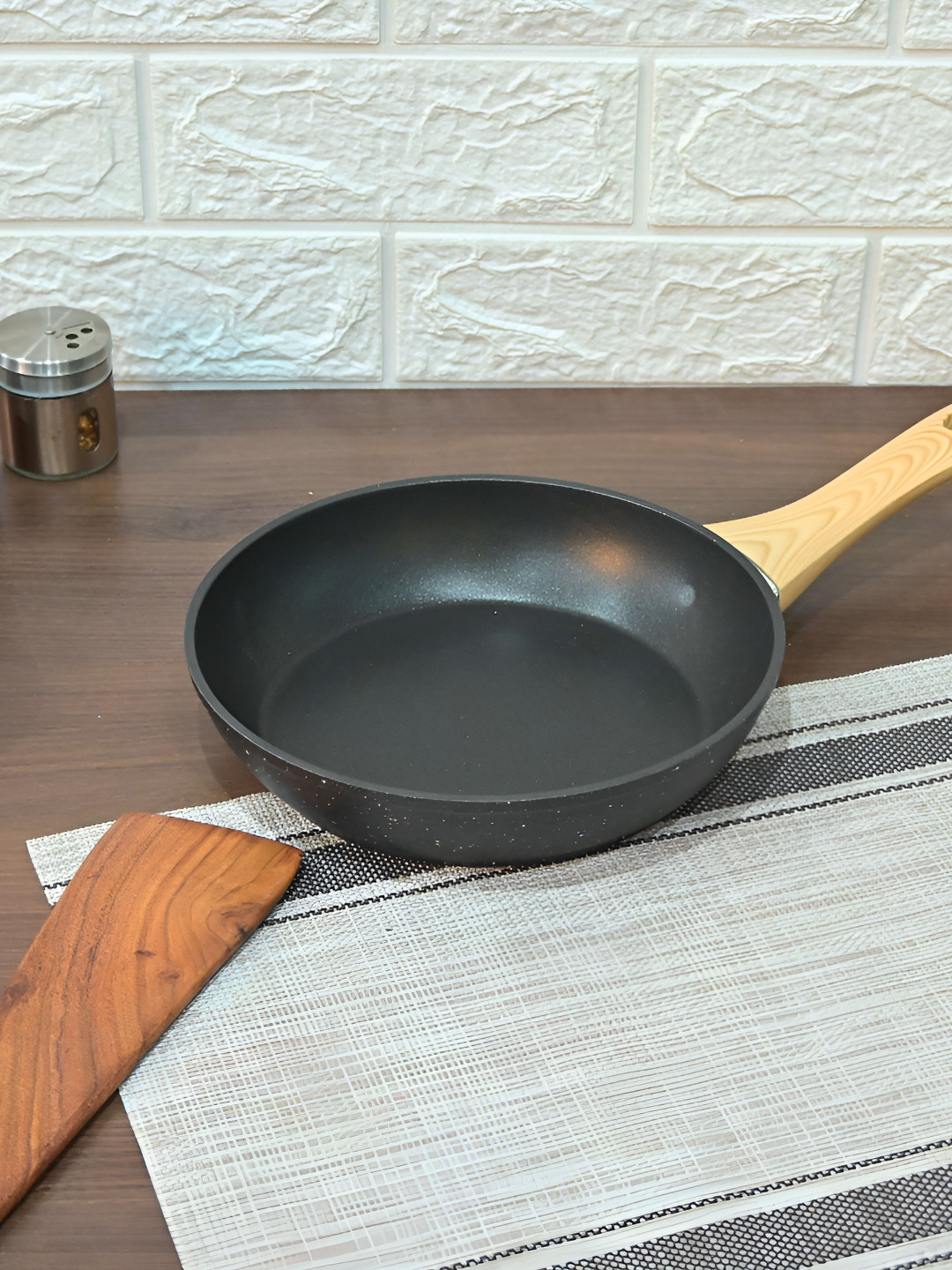 Femora Black & Beige Aluminium Dishwasher Safe Frying Pan