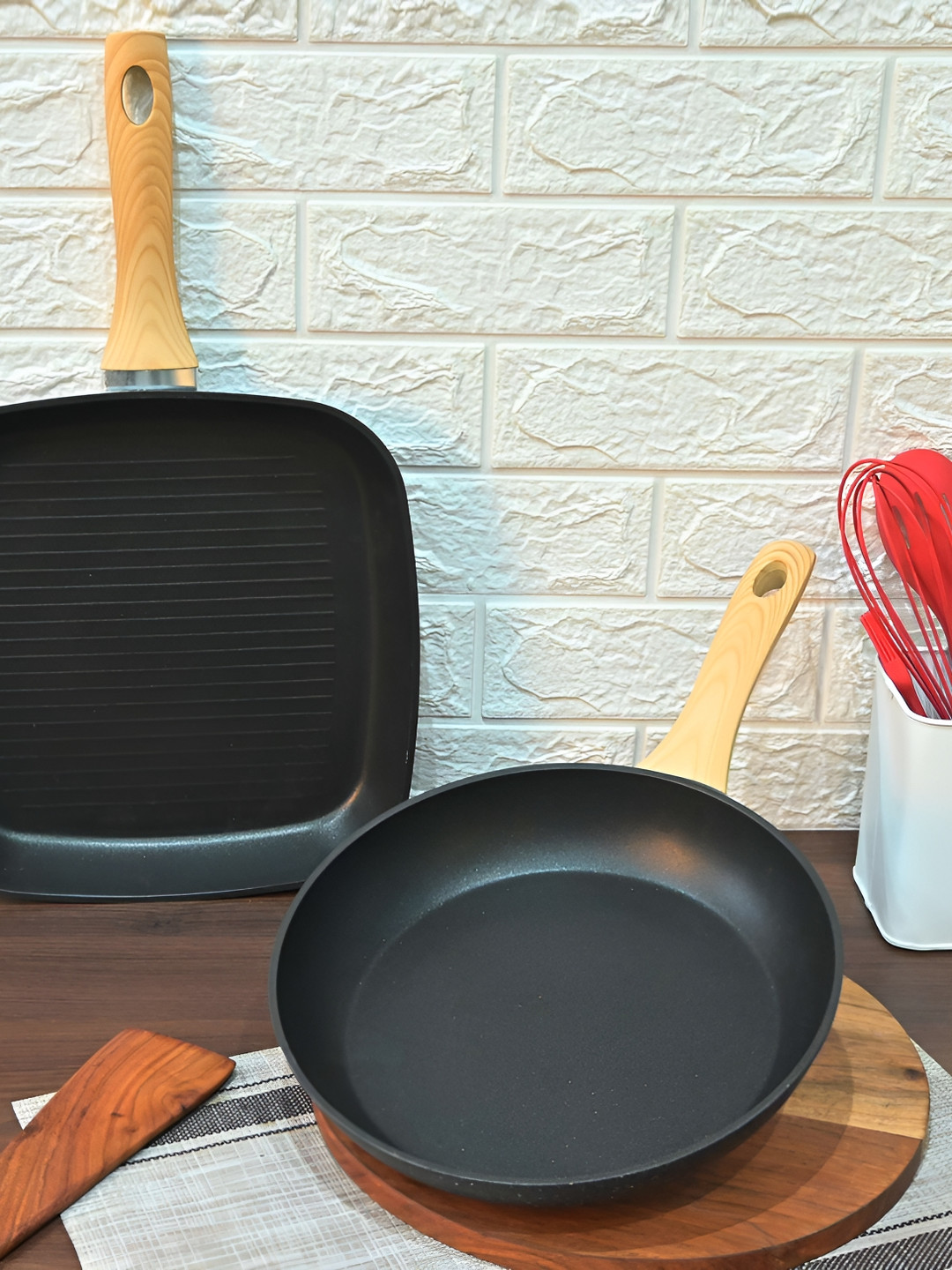 Femora Black & Beige Aluminium Dishwasher Safe Cookware Set of