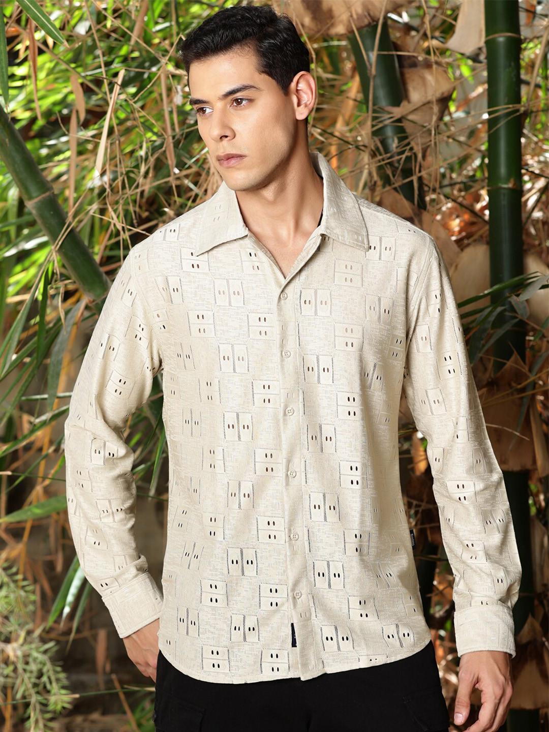The Roadster Lifestyle Co.Beige Textured Long Sleeves Spread Collar Casual Shirt