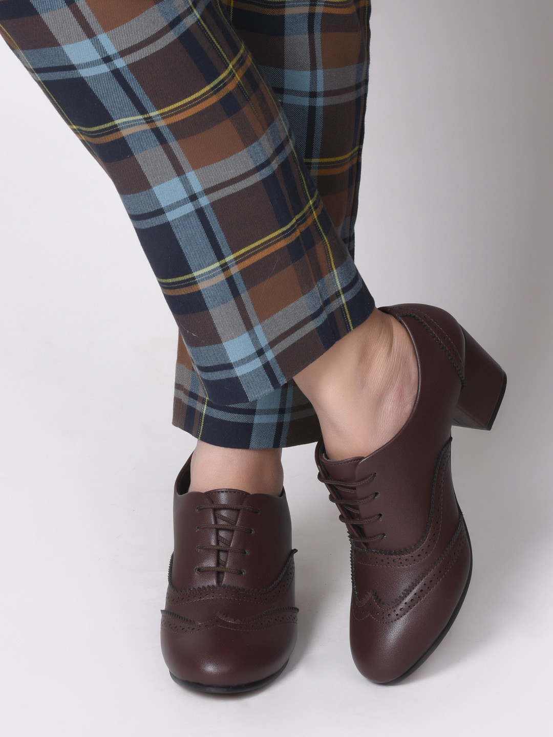 SHUZ TOUCH Round Toe Block Heeled Brogues