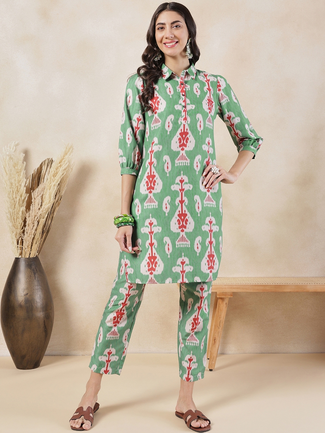 Anouk Green Ethnic Motifs Printed Shirt Collar Puffed Sleeves Straight Kurta With Trouser - Kurta Sets for Women 29179168 | Myntra