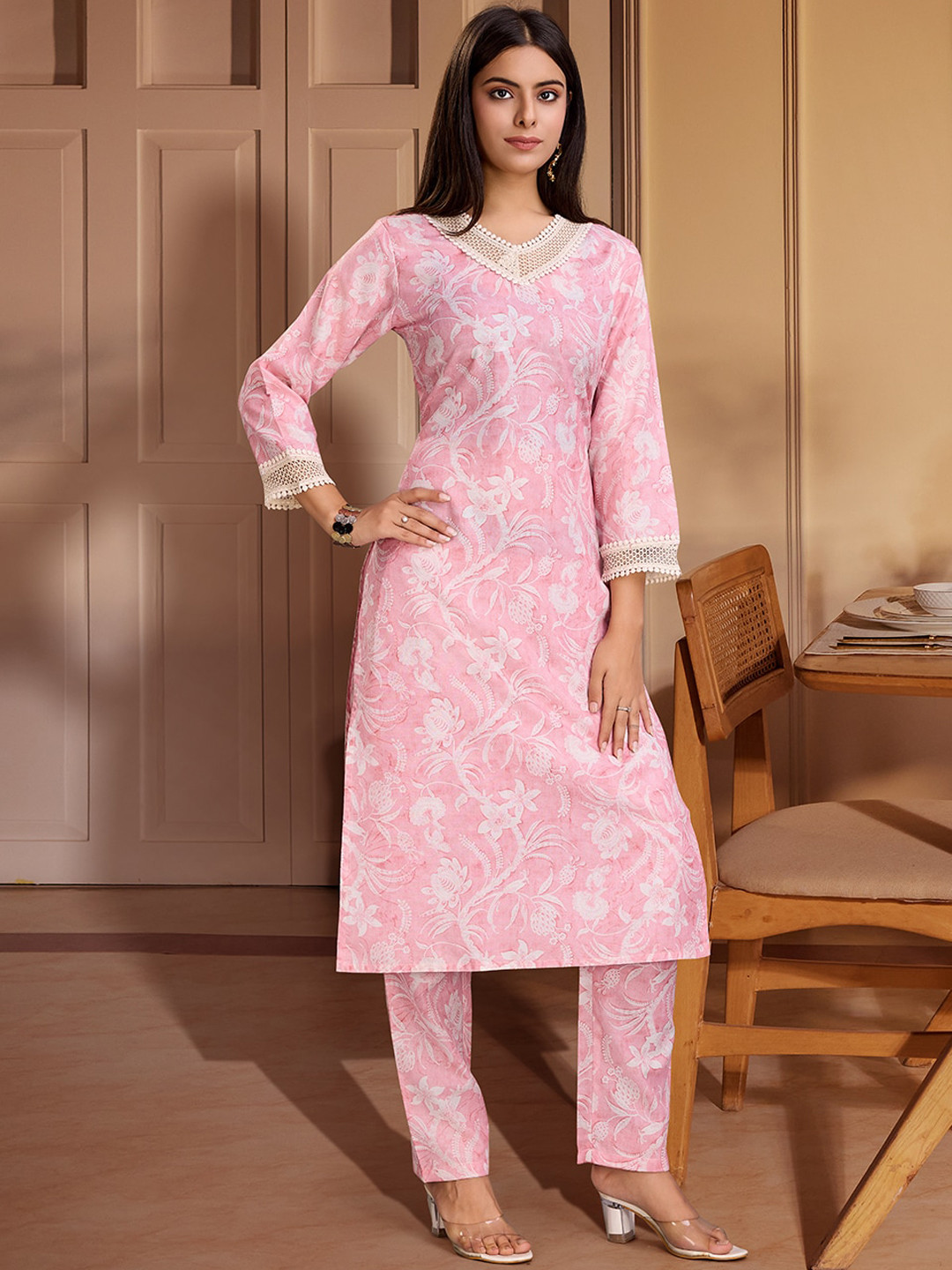 House of Pataudi Floral Printed Linen Yoke or Border Design Straight Kurta & Trousers