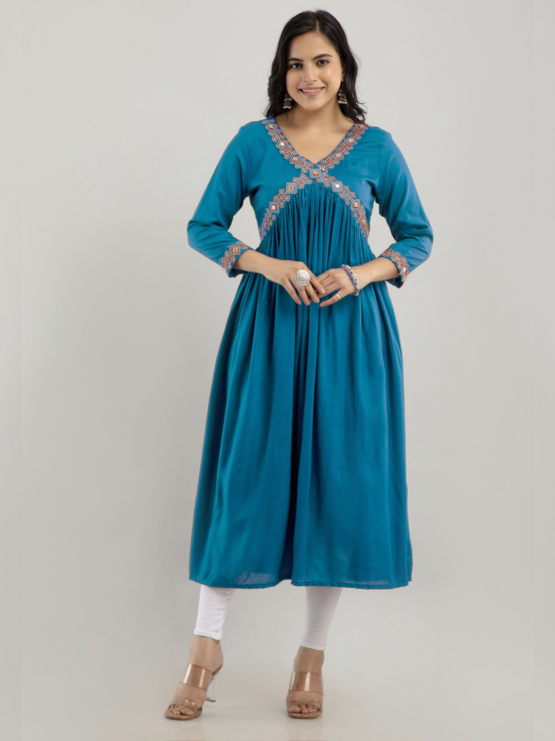 ftDiva Geometric Yoke Design V-Neck Three-Quarter Sleeves Straight Kurta