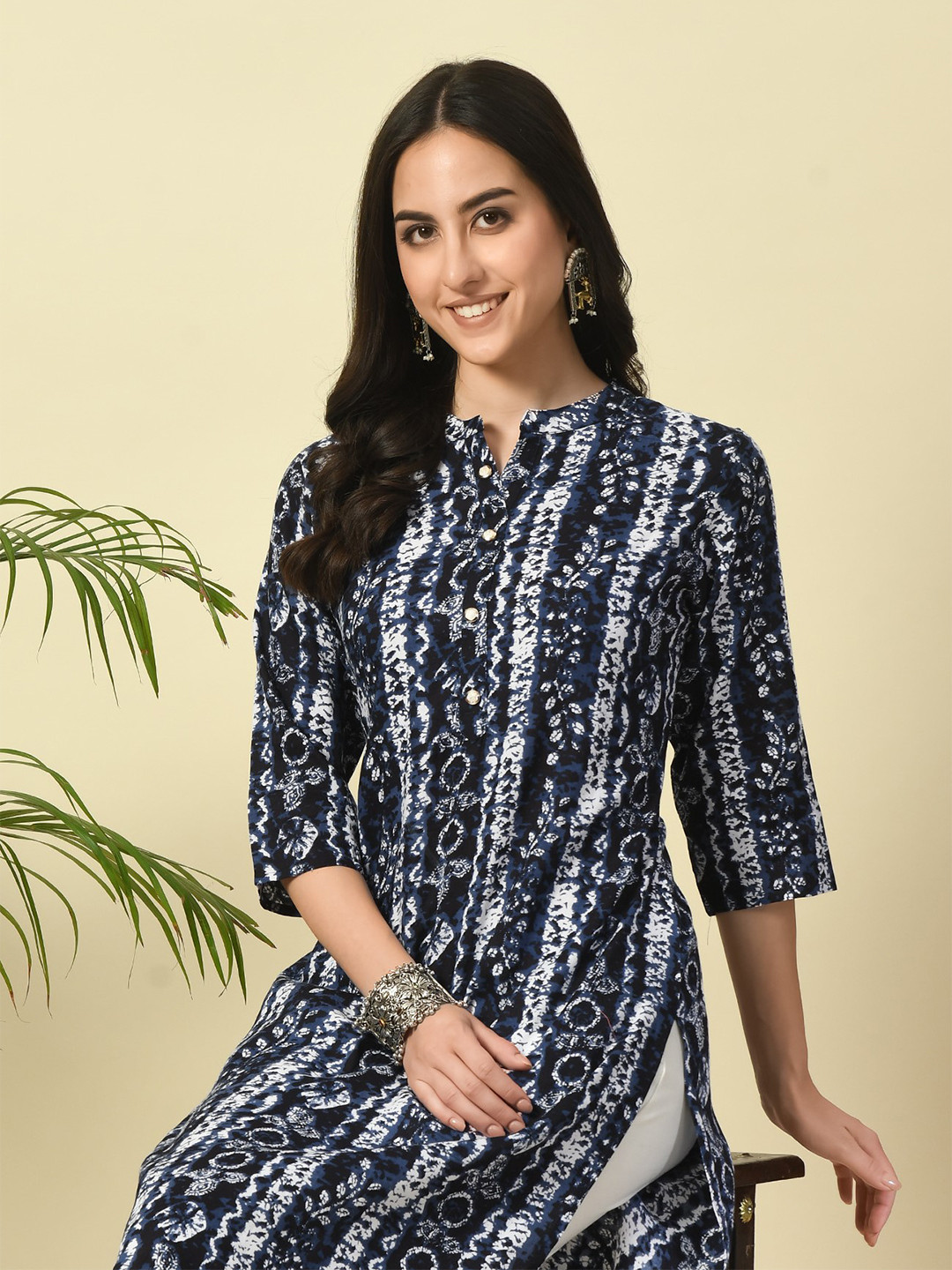 GLOWWORLD Floral Printed Mandarin Collar Straight Kurta