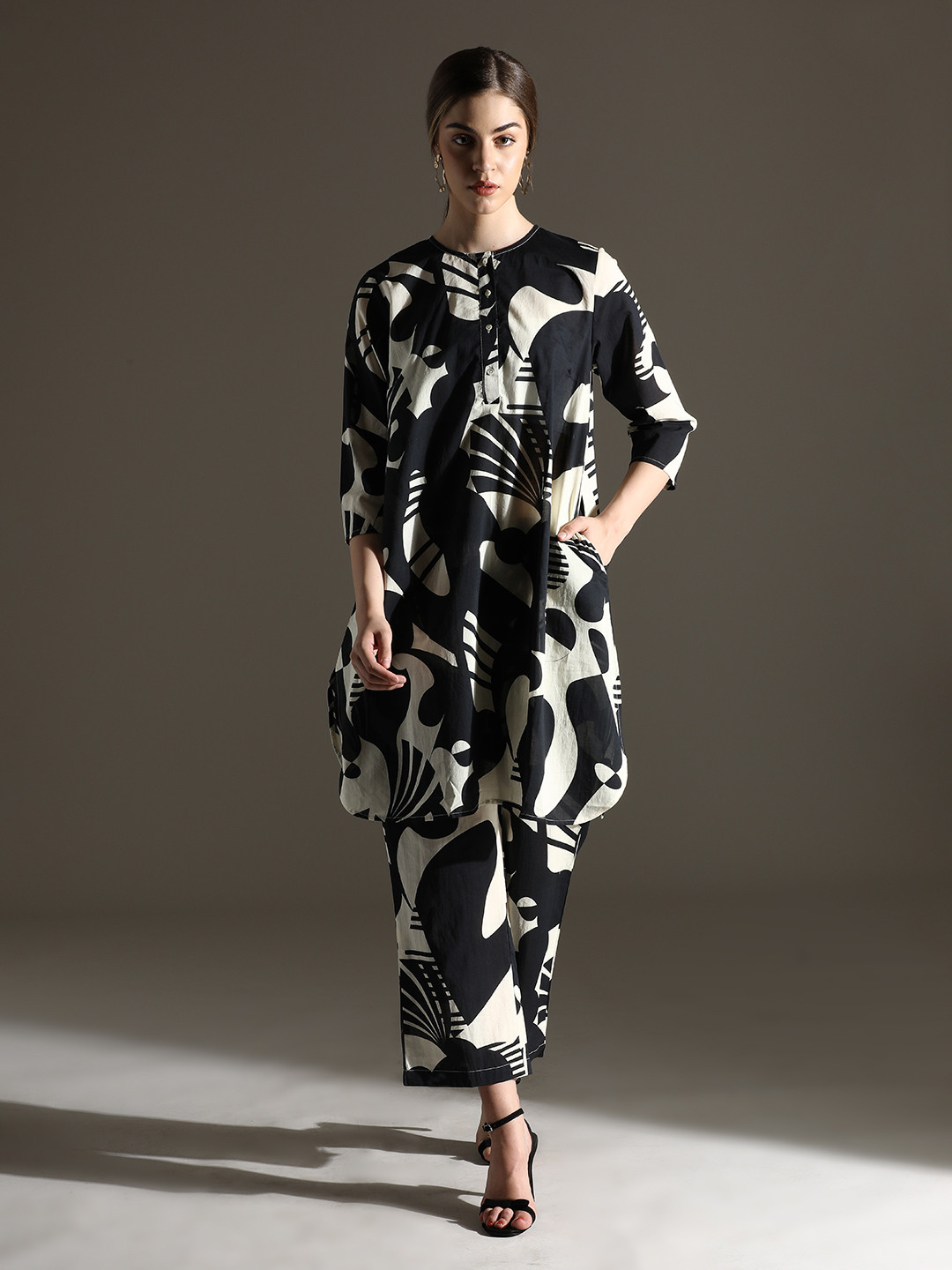 Dora Dori Pure Cotton Round Neck Abstract Printed Kurta With Trouser