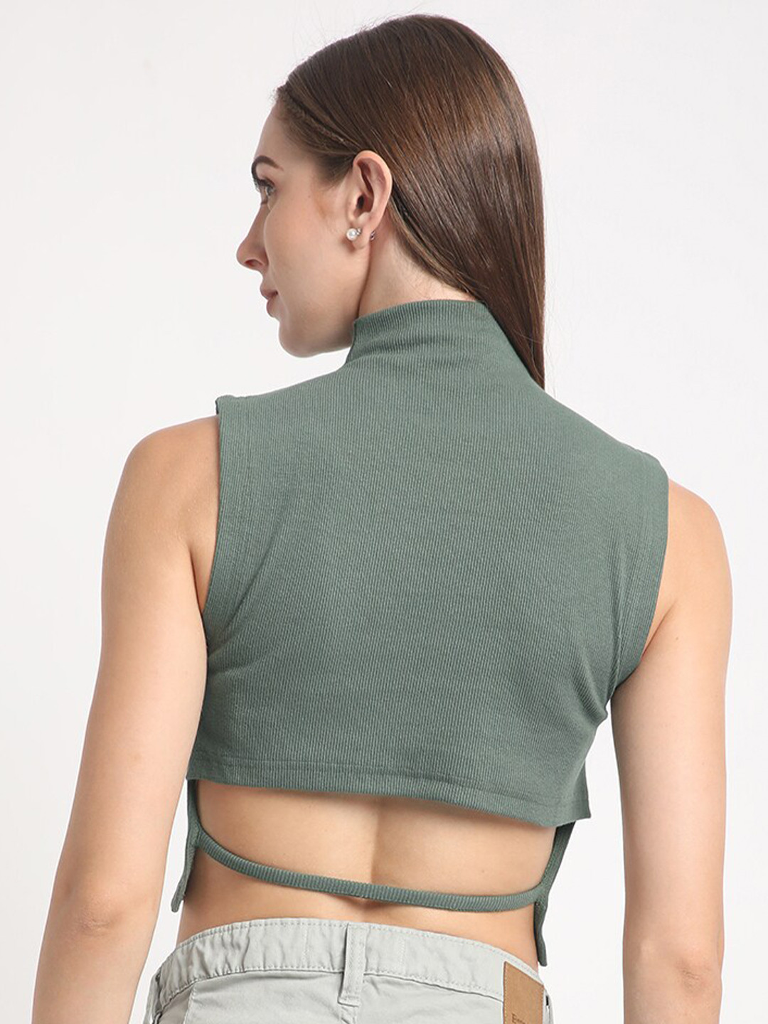 Bene Kleed High Neck Sleeveless Ribbed Fitted Crop Top