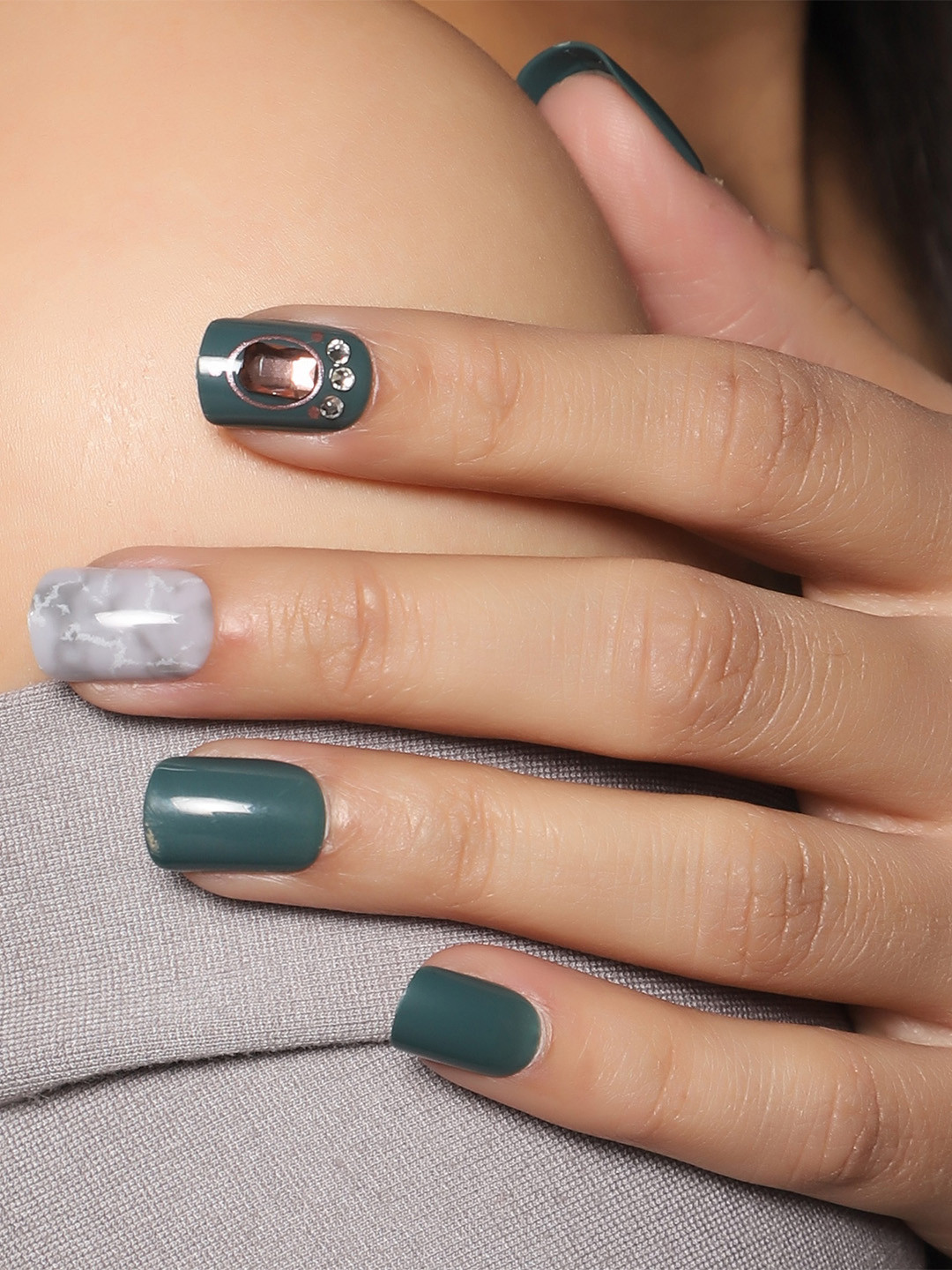LICK 30 Pcs Glossy  Stone Fake Reusable Artificial Press On Nails - Emerald Green