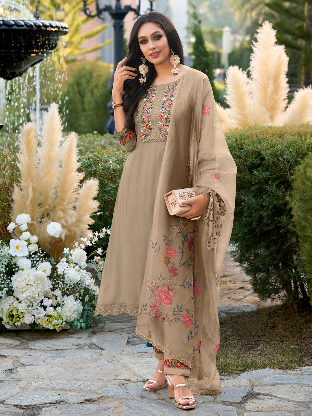 MOJILAA Floral Embroidered Round Neck Three-Quarter Sleeves Beads and Stones Kurta Set