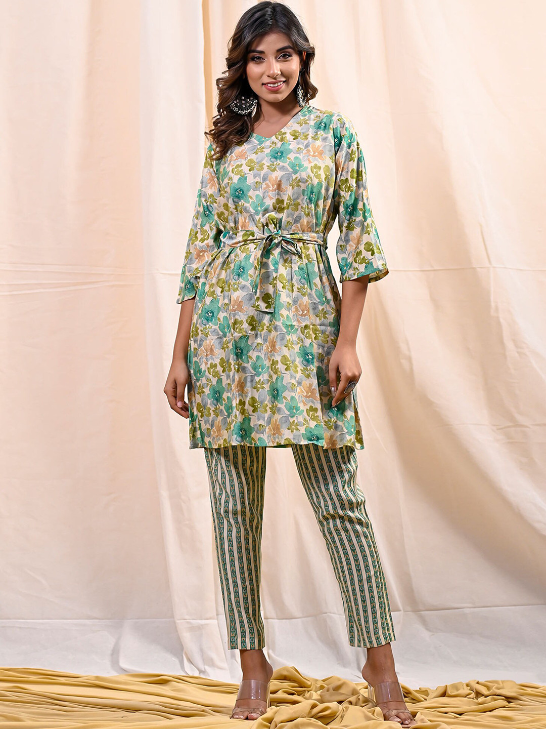 Peachmode Floral Printed V-Neck Regular Straight  Kurti Set With Belt