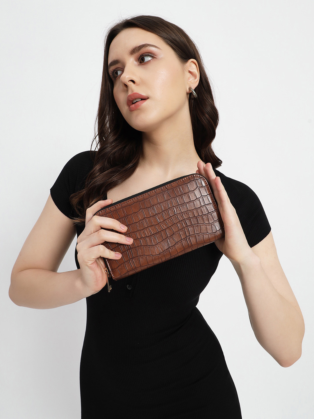 THE GUSTO Women Animal Textured Zip Around Wallet