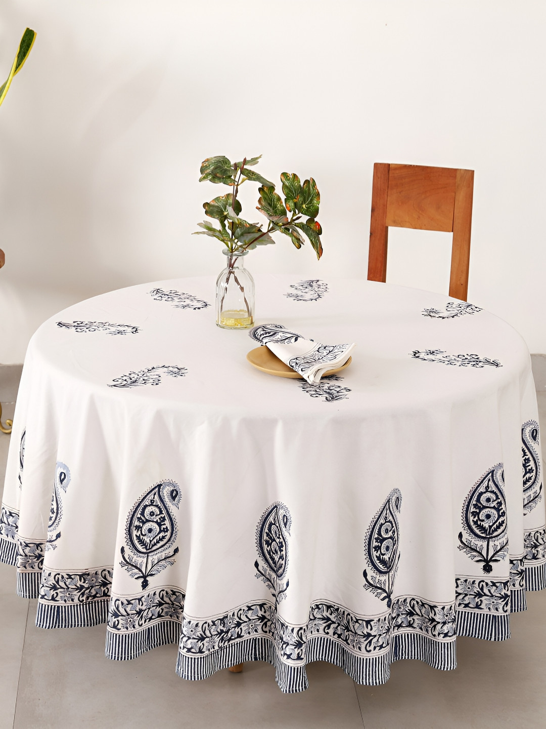 HANDICRAFT PALACE Blue Floral Printed Cotton 4 Seater Round Table Cover With Napkin Set