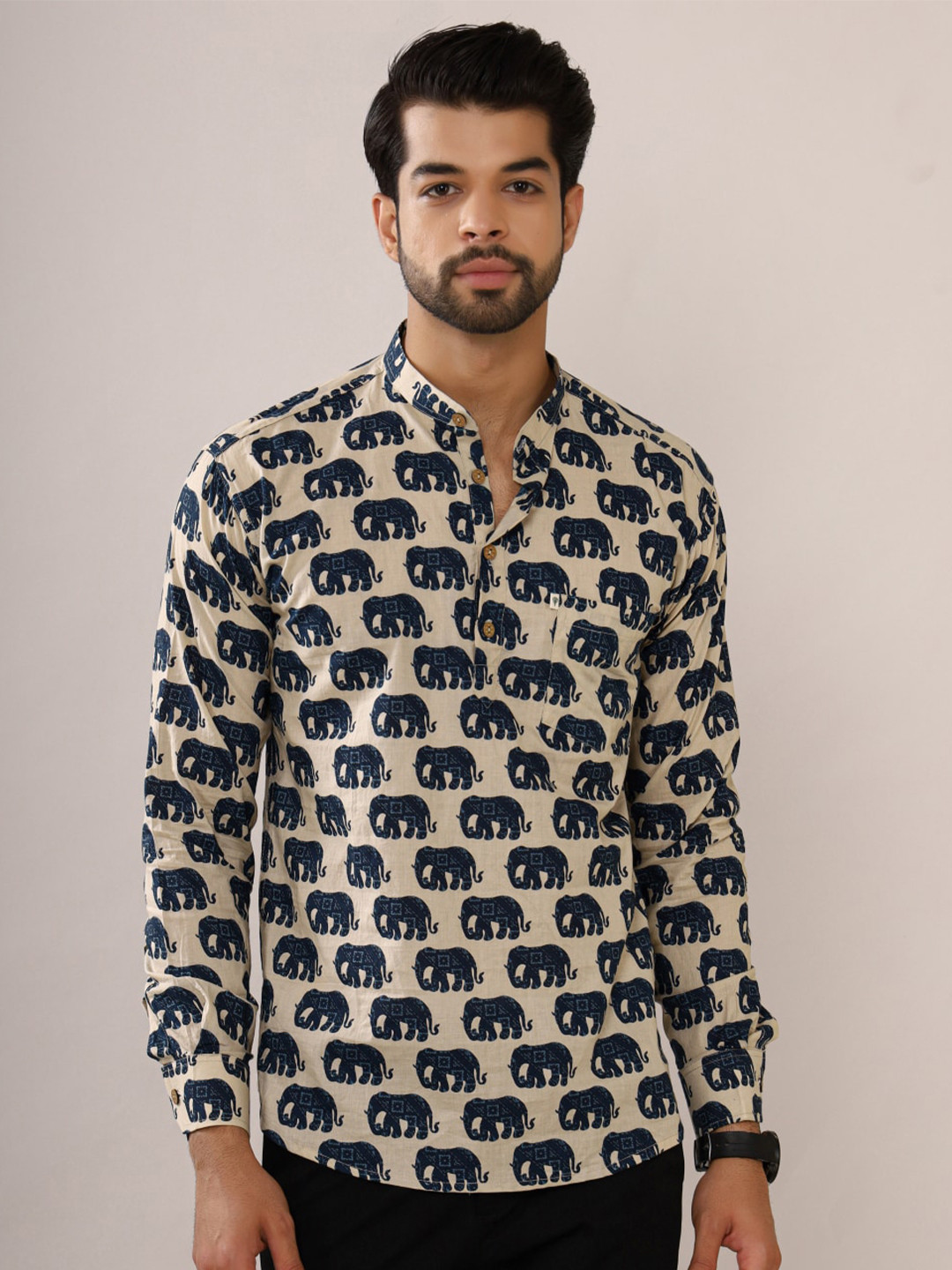 Hues Fab Classic Opaque Animal Printed Cotton Casual Shirt