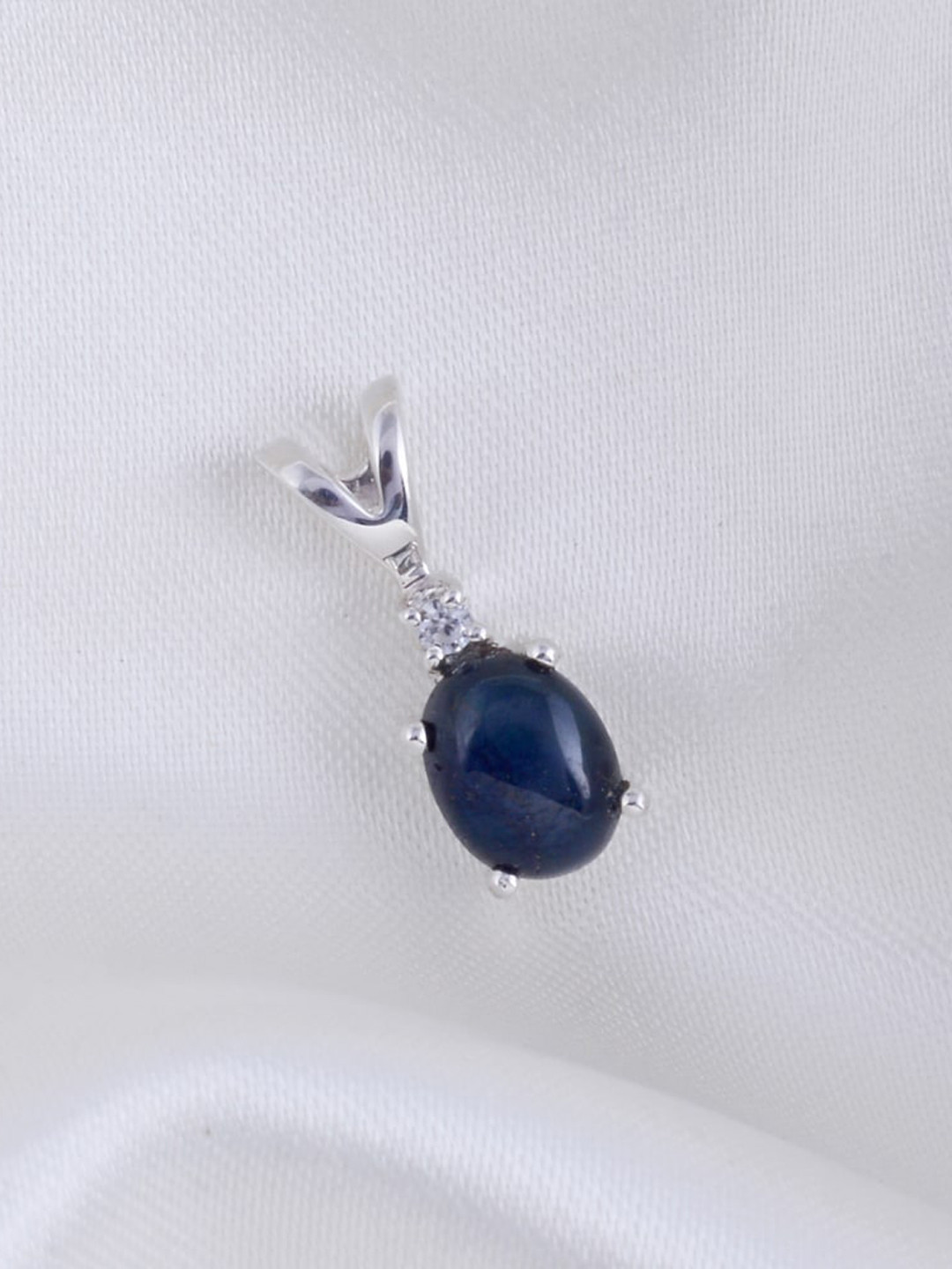 HIFLYER JEWELS 925 Sterling Silver Oval Pendant