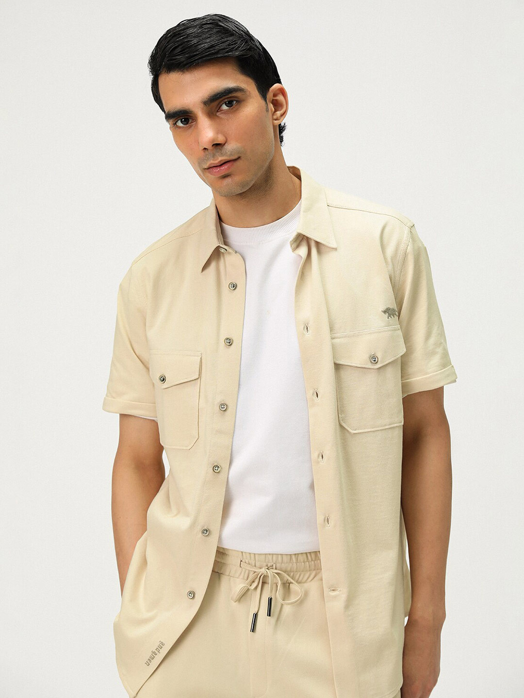 Andamen Premium Spread Collar Short Sleeves Chest Pocket Cotton Shirt