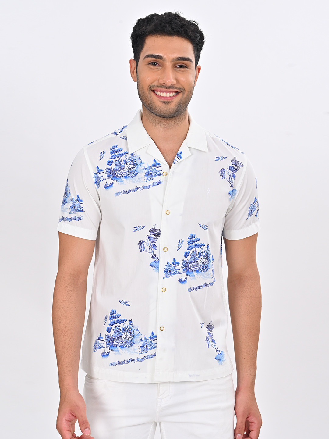 Indian Terrain Chiseled Fit Graphic Printed Pure Cotton Casual Shirt