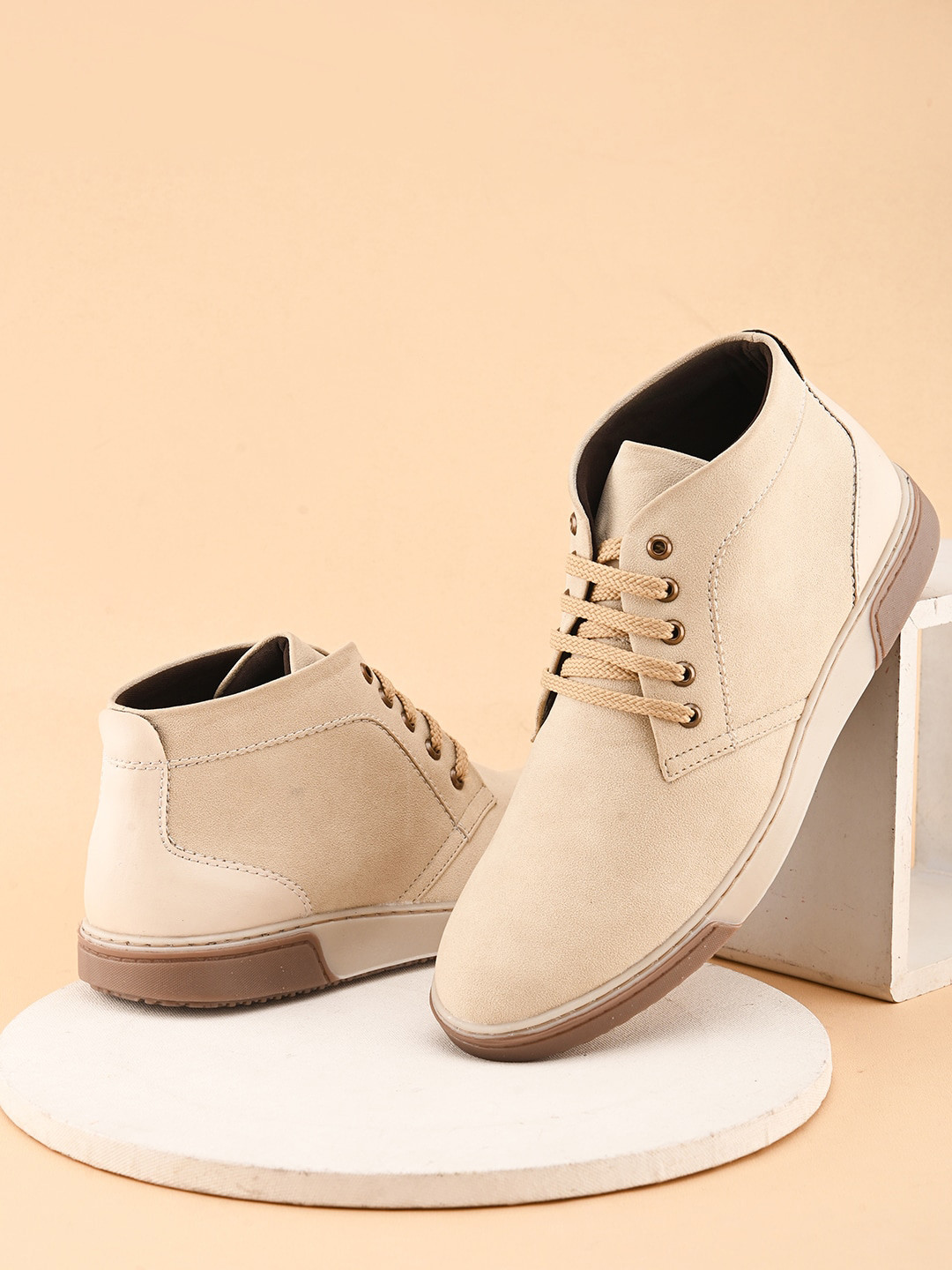 The Roadster Lifestyle Co. Men Cream-Coloured Round Toe Memory Foam Sneakers