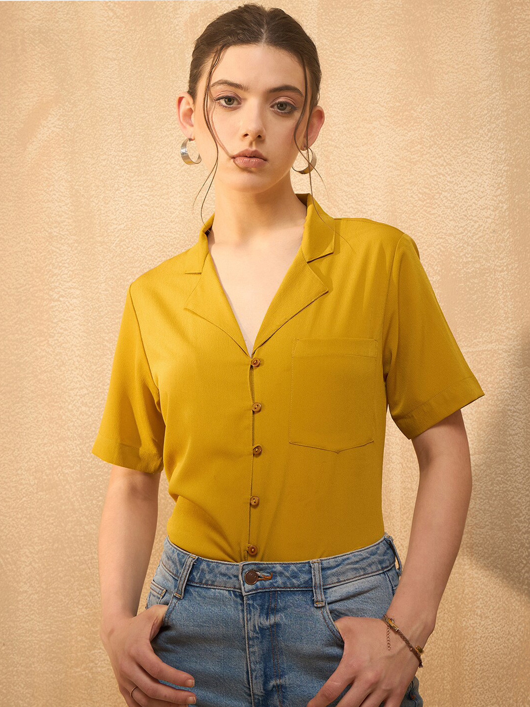 RARE Shirt Style Short Sleeves Top