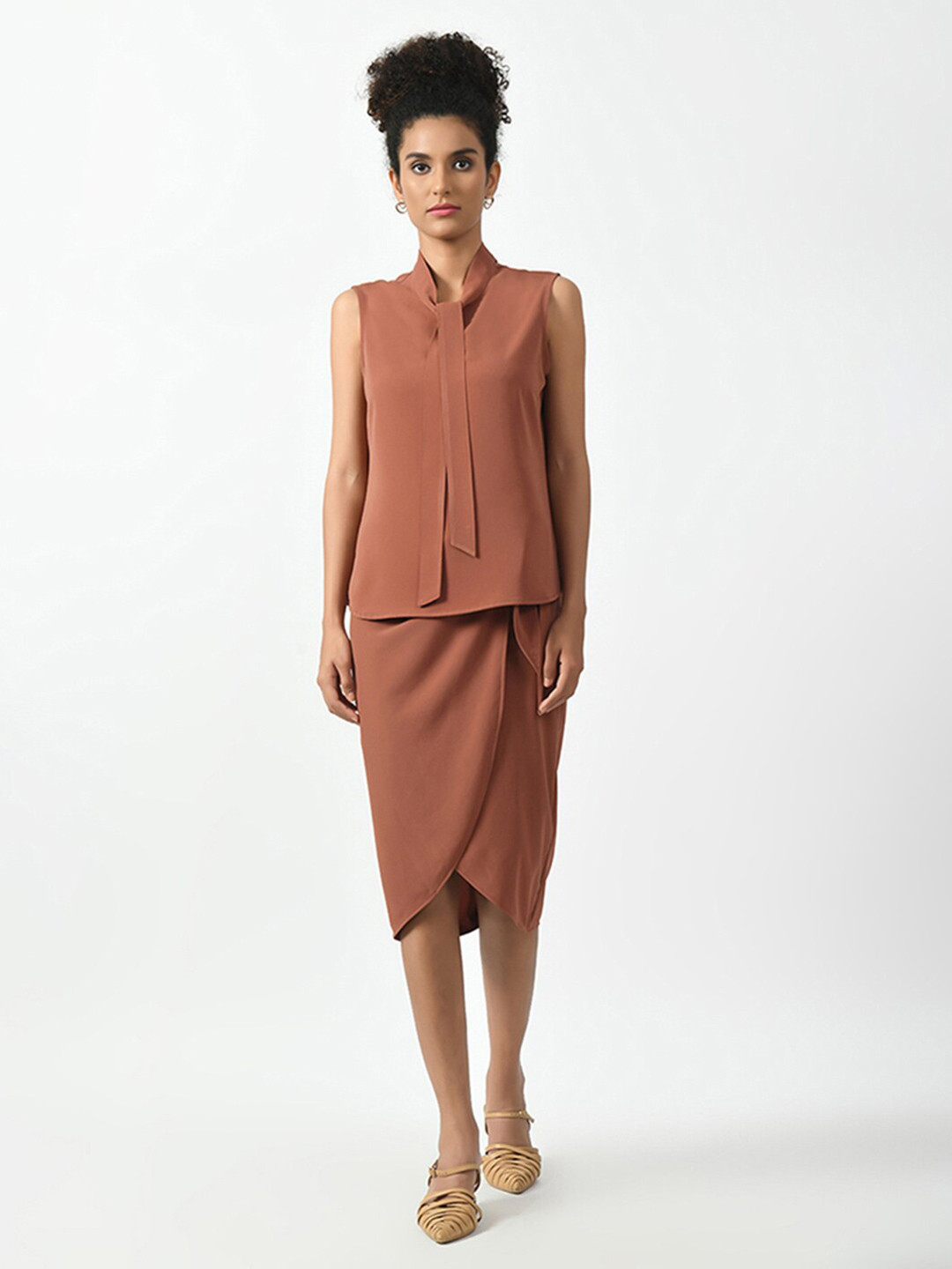 OFFICE & YOU Tie Up Neck Sleeveless Shirt Style Top