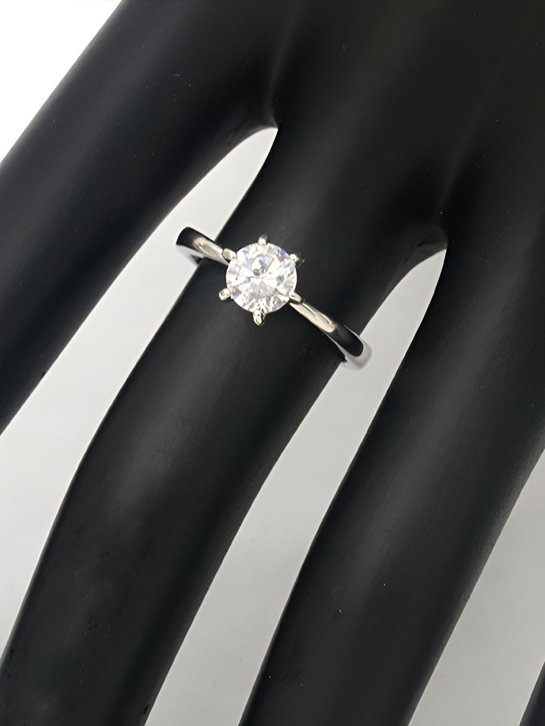 Goho Elegant Silver Engagement Ring With Brilliant Cut Solitaire