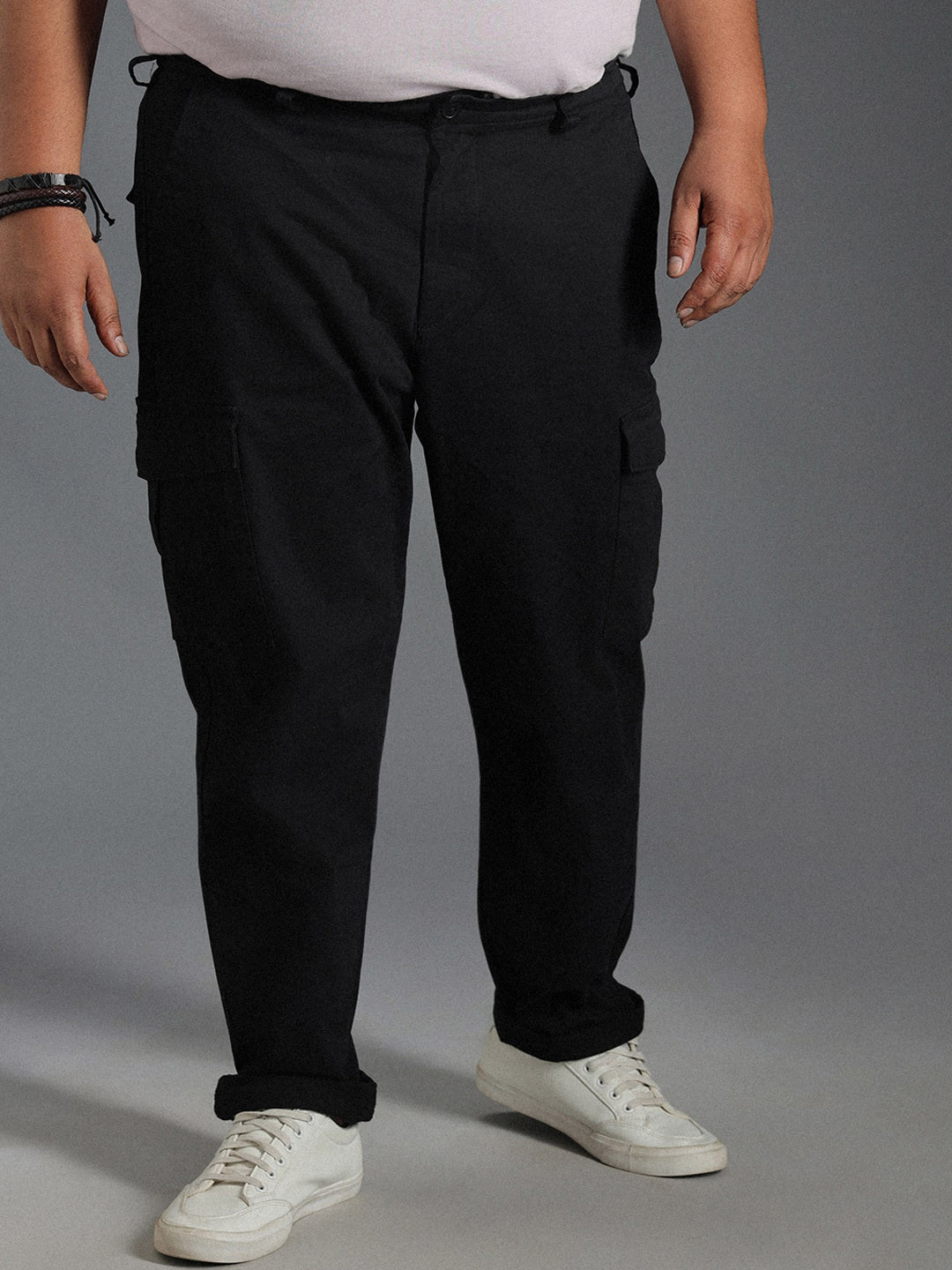 Freeform by High Star Men Relaxed Straight Leg Mid-Rise Slim Fit Cargos Trousers