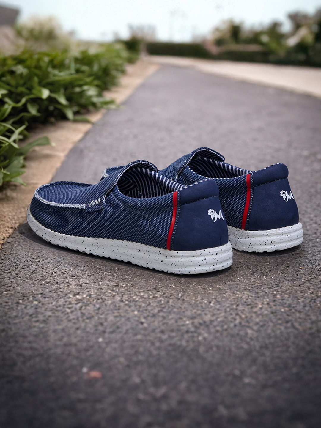 NEEMANS Men Textured Round Toe Canvas Loafers