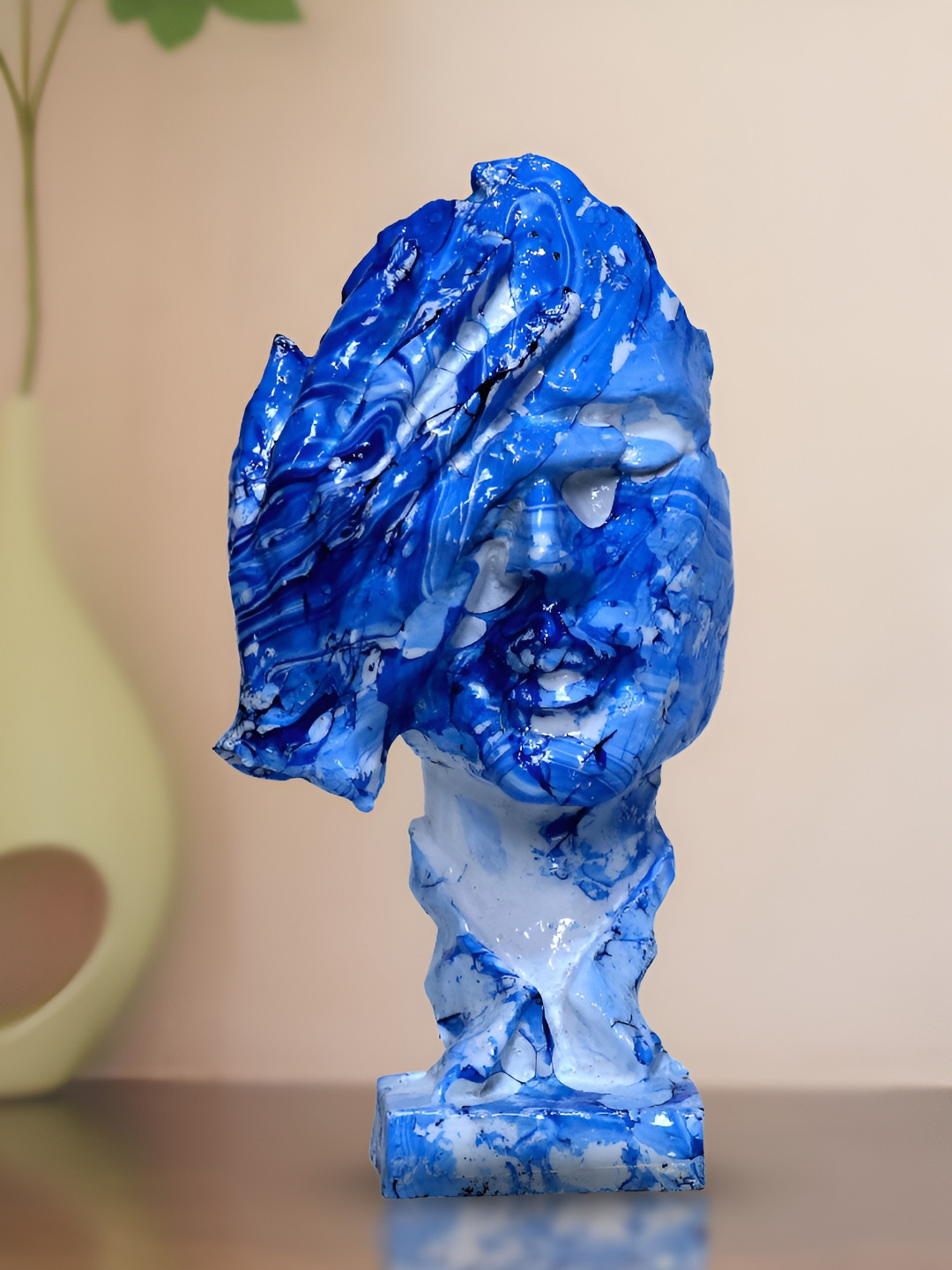GW CREATIONS Blue & White Figurine Small Showpiece