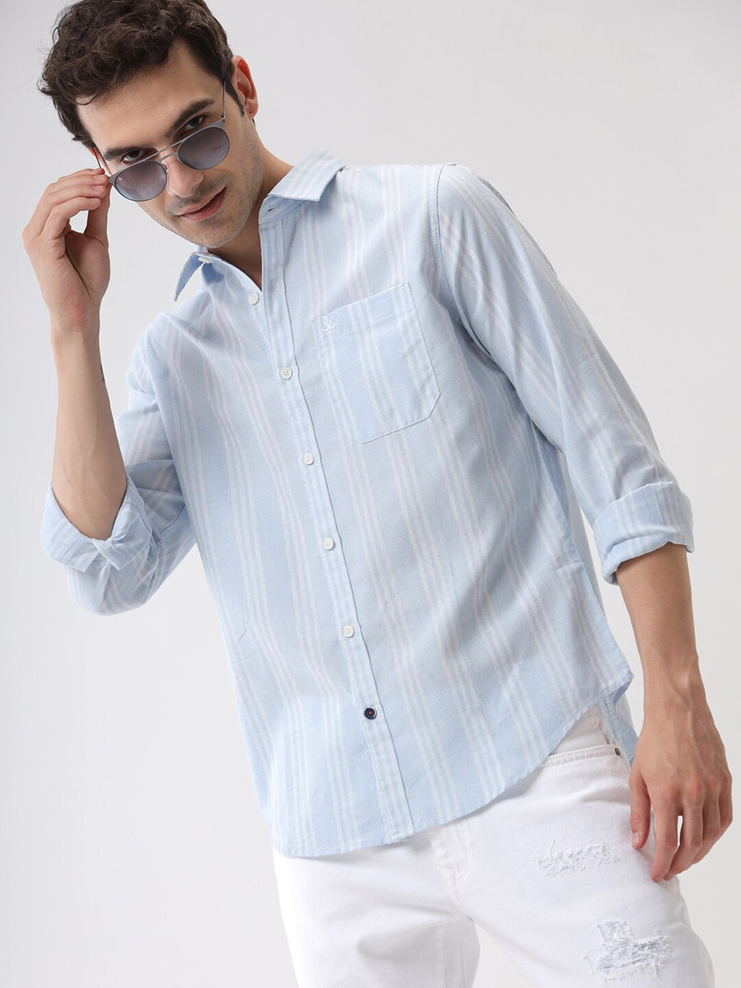 WROGN Custom Slim Fit Vertical Stripes Opaque Cotton Casual Shirt