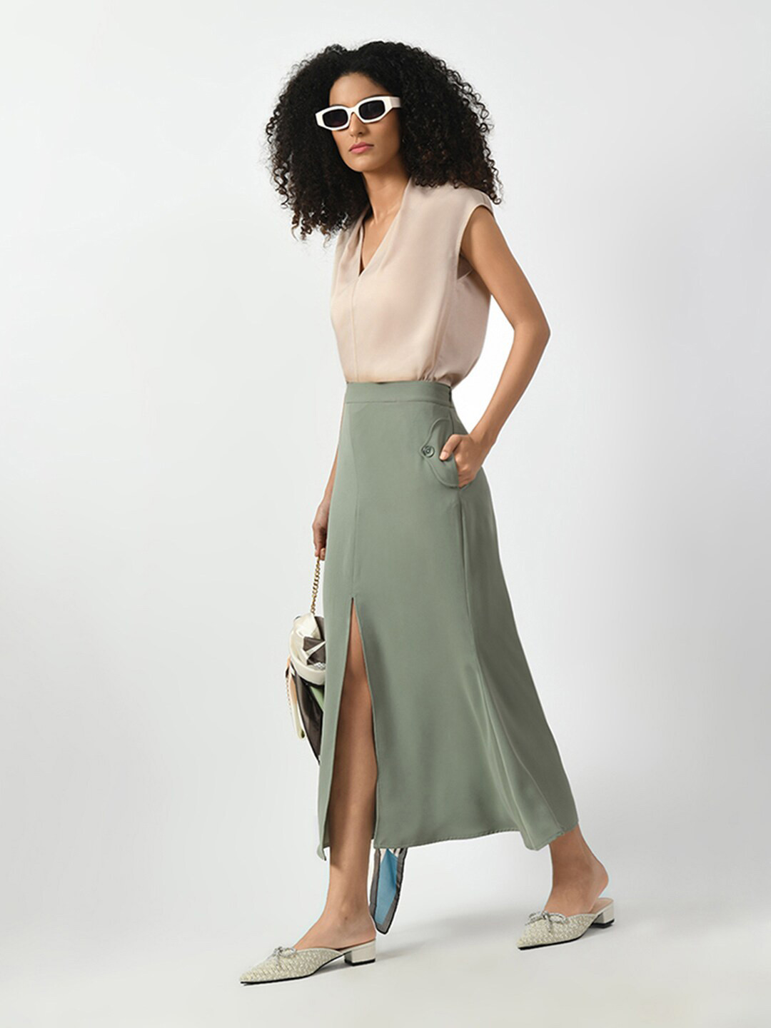 OFFICE & YOU V-Neck Sleeveless Satin Longline Top
