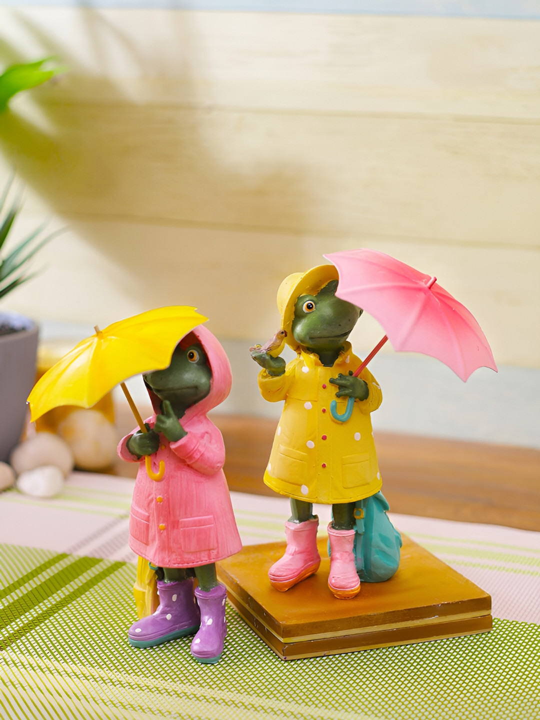 Aura Frog Duo in Rain Pink Polyresin Natural Living Room Set of 2 Medium Showpieces - 2 Inches