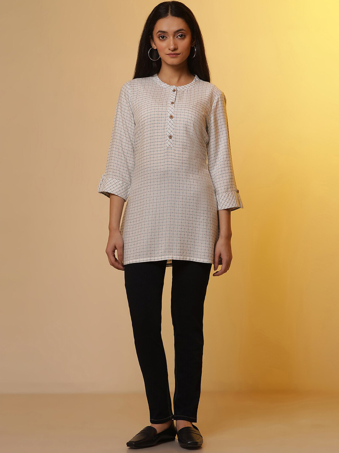 AURELIA Checked Band Collar Kurti With Legging