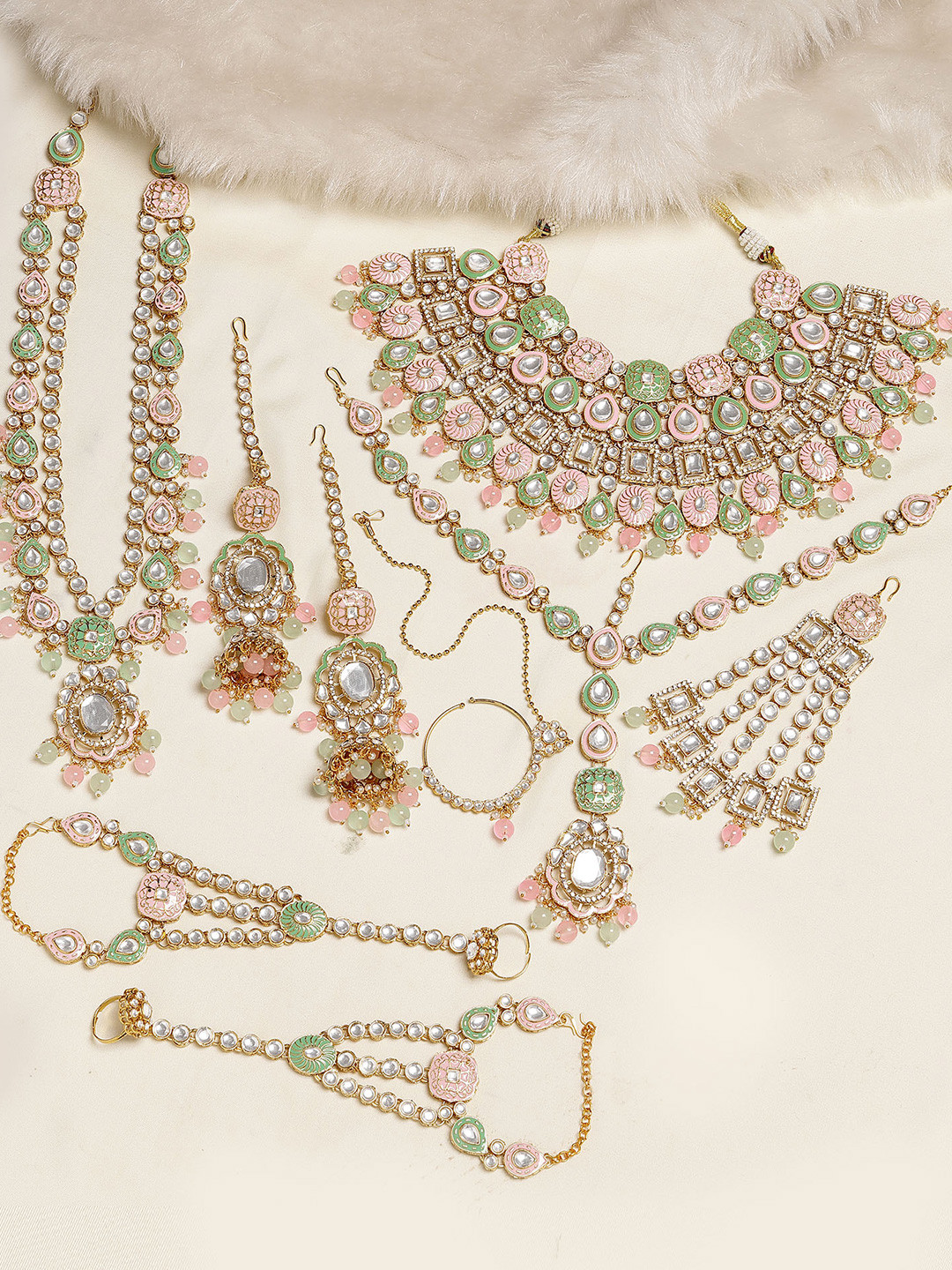 KARATCART Gold-Plated Kundan-Studded & Beaded Dulhan Bridal Jewellery Set