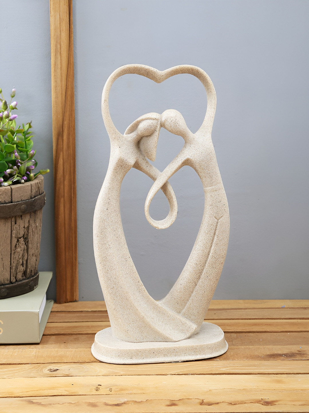 Aura Strong Courtship Of Love White Polyresin Matte Home Office Medium Showpiece - 11.4 Inches