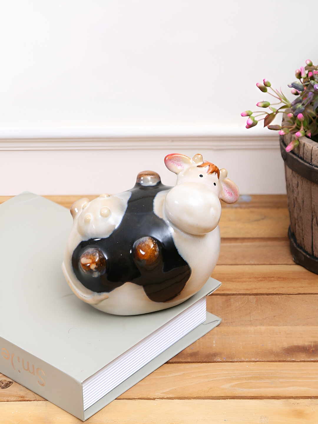 Aura Cow White Ceramic Glossy Living Room Small Showpiece - 4.9 Inches