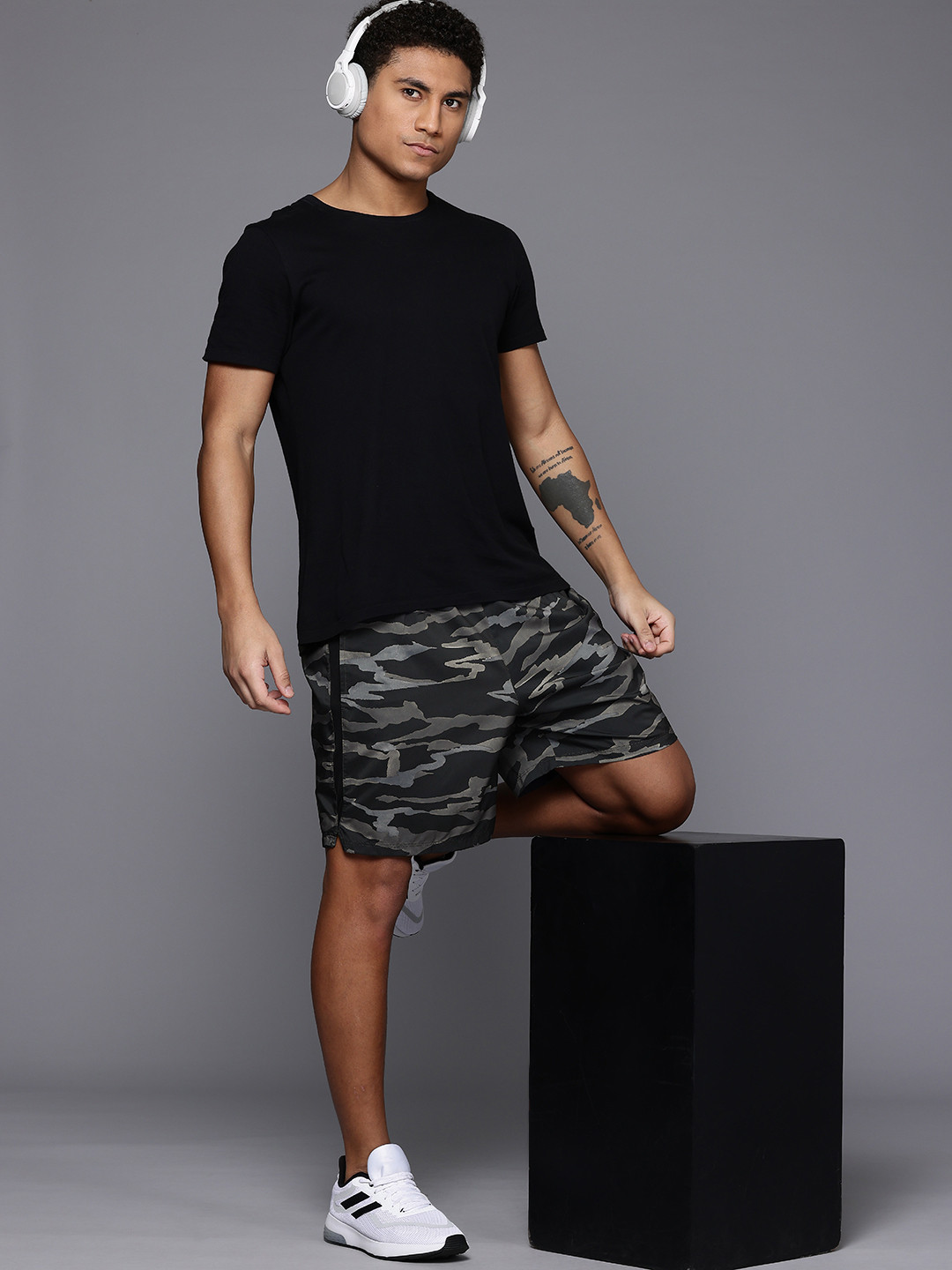 New Balance Men Accelerate 7 Inch Sports Shorts