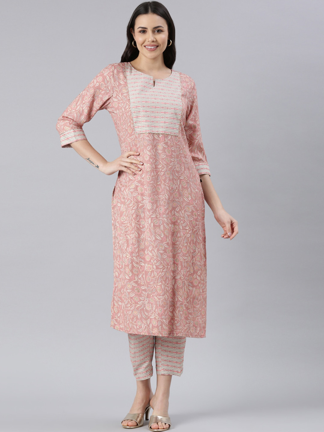 Samhitas Peach Coloured & Grey Ethnic Motifs Printed Straight Kurta with Trousers