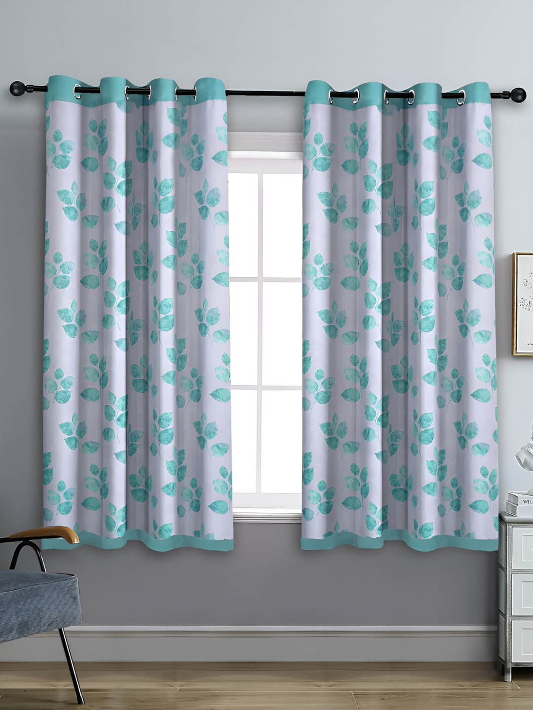 Cortina White & Green 2 Pieces Floral Black Out reversible eyelet Window Curtains
