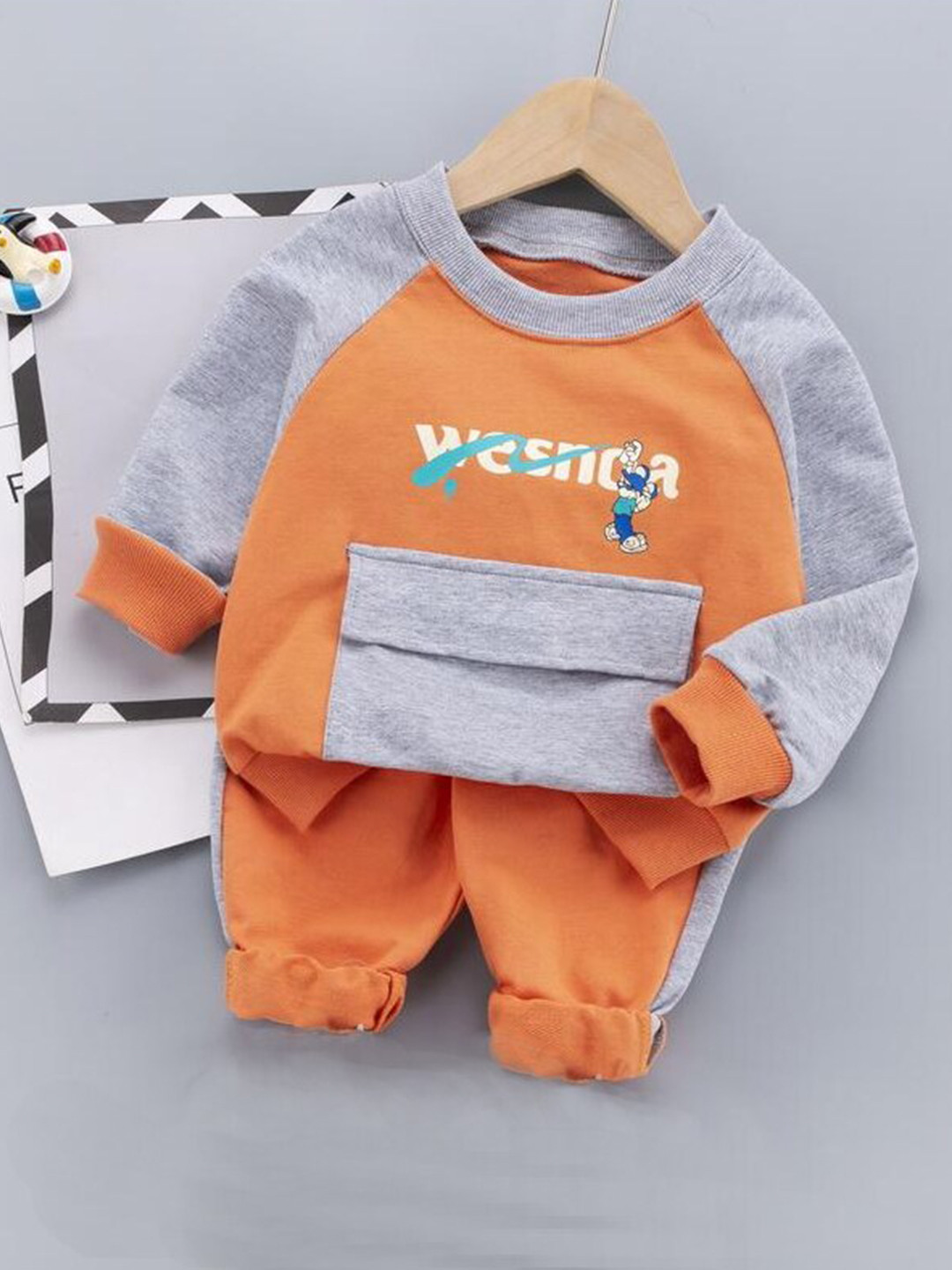 BAESD Boys Colourblocked Round Neck Long Sleeves T-shirt & Pant Combo Set