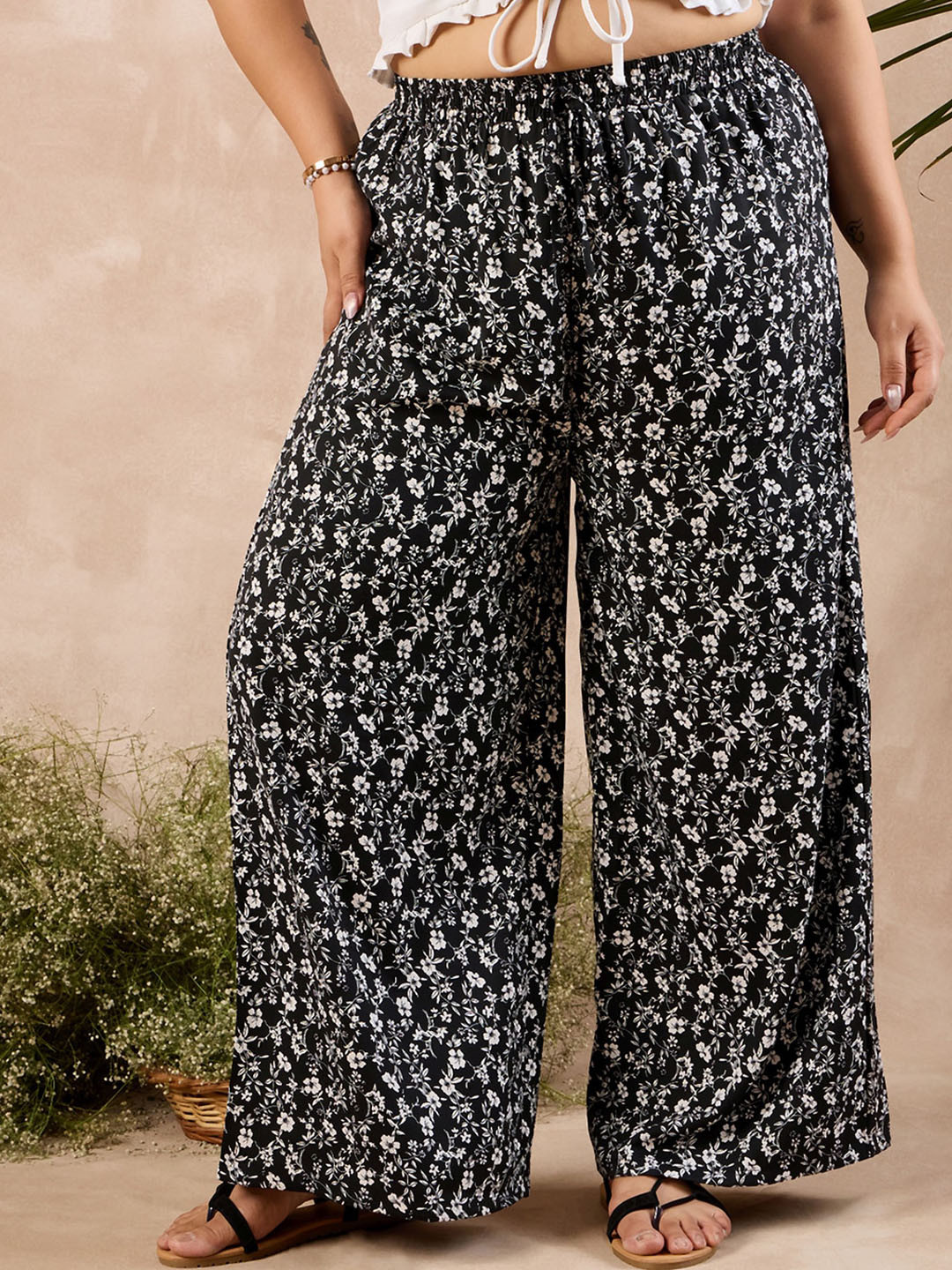Berrylush Curve Women Black Floral Printed Relaxed High-Rise Parallel Relaxed Fit Trousers