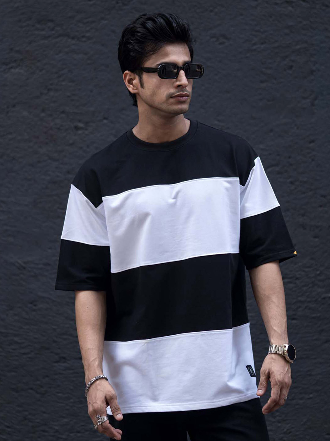 Maniac Men Colourblocked Extended Sleeves T-shirt