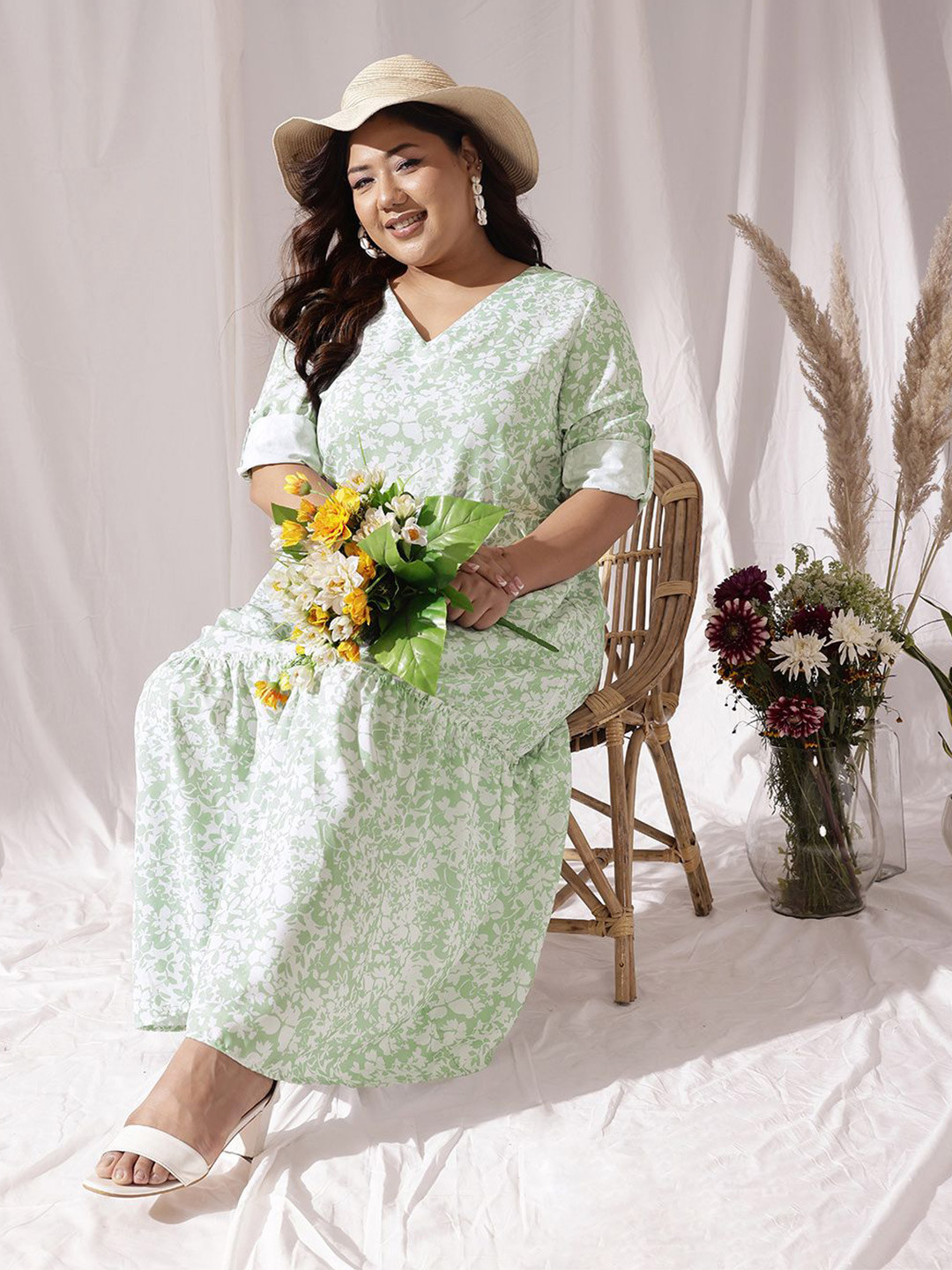 CURVY STREET Green Floral Printed V-Neck Flared Fit & Flare Dress