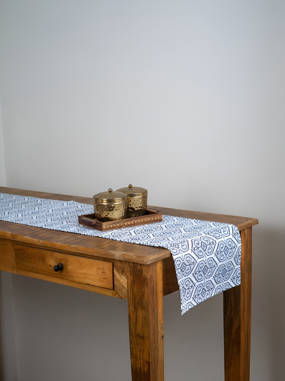 Ratan Cart White & Blue Geometric Printed Pure Cotton Table Runner
