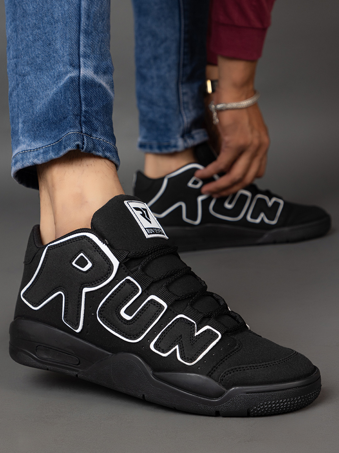 RUN SEVEN Men Printed Lace Up Sneakers