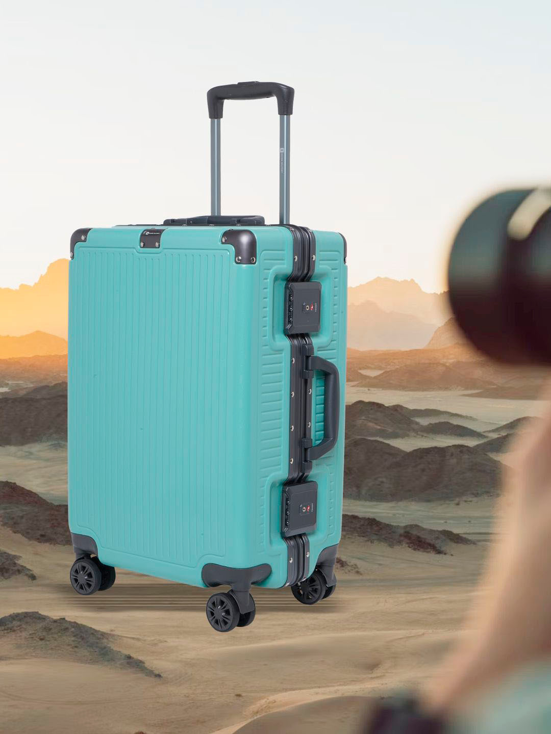 SWISS MILITARY Kinetic Ergonomic With 8 Spinner Wheels Hard Sided Trolley Bag