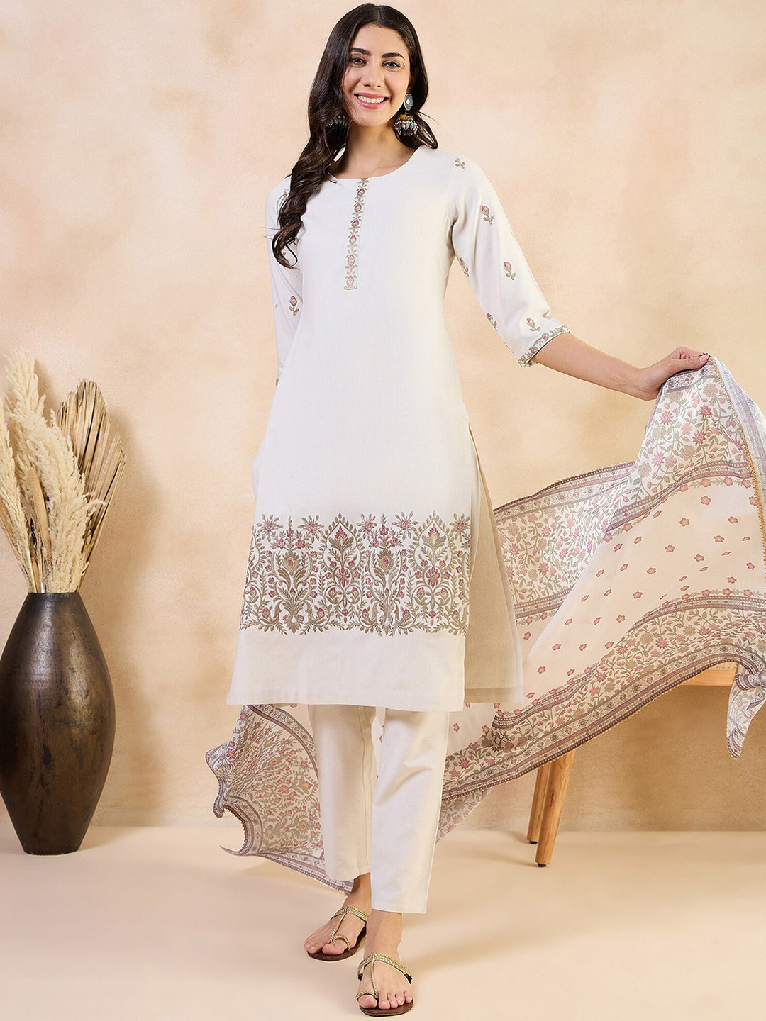 Anouk White Ethnic Motifs Embroidered Round Neck Thread Work Straight Kurta Set