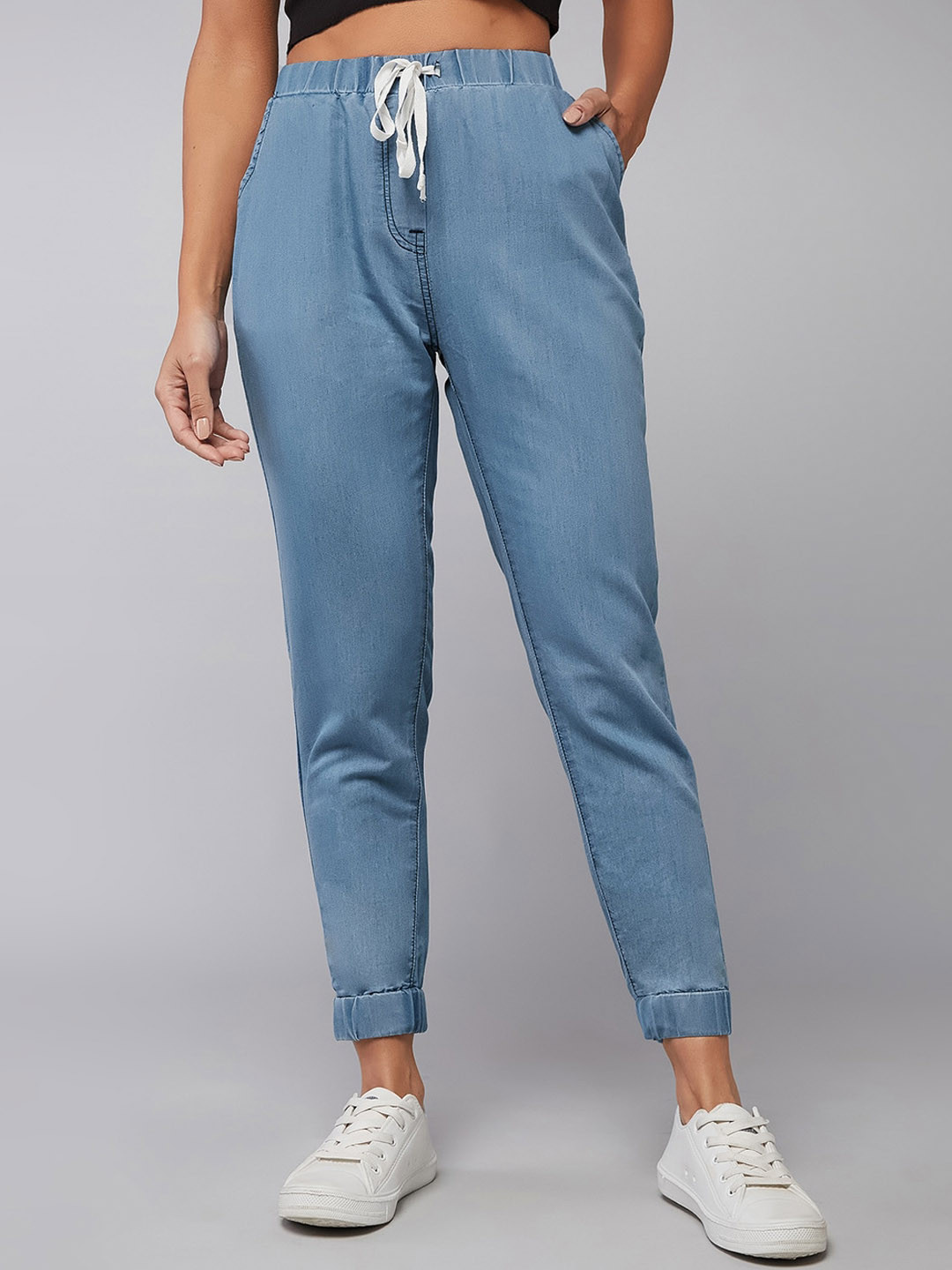 DOLCE CRUDO Women Lightweight Joggers Clean Look Mid Rise Stretchable Jeans