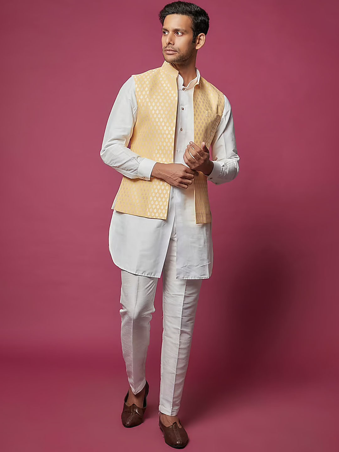 RNG Safawala Mandarin Collar Kurta With Trousers And Jacket