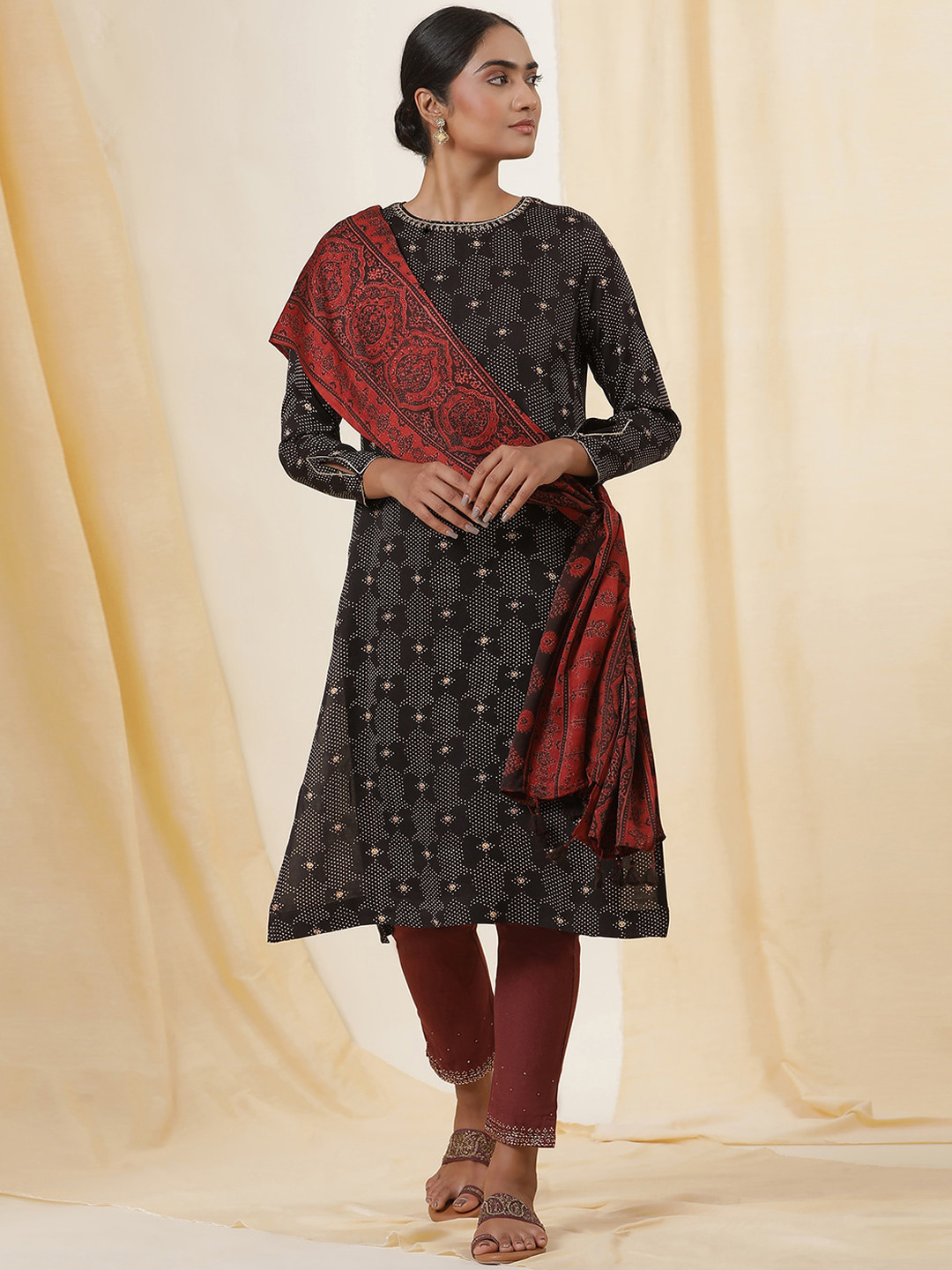 Folk Song  Printed Round Neck Long Sleeves Straight Kurta