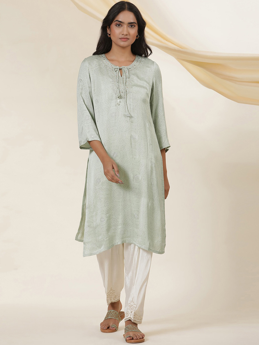 Folk Song  Green Ethnic Motifs Folk Song oven Design Keyhole Neck Thread Folk Song ork Straight Kurta