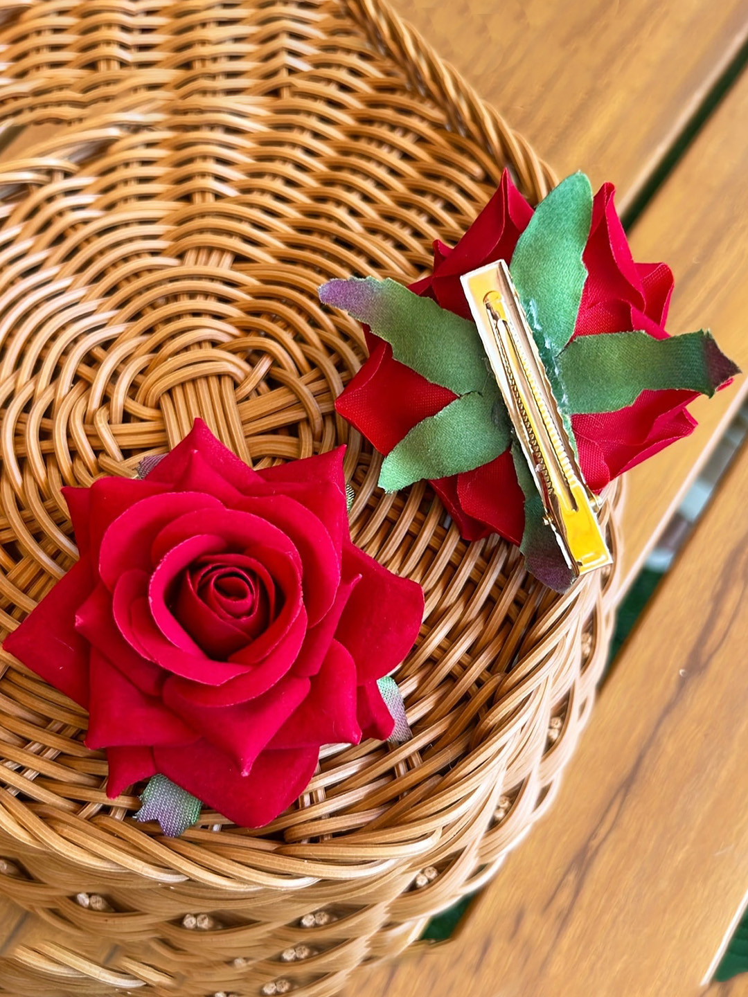 CHRONEX Set of 2 Rose Flower Hair Clips